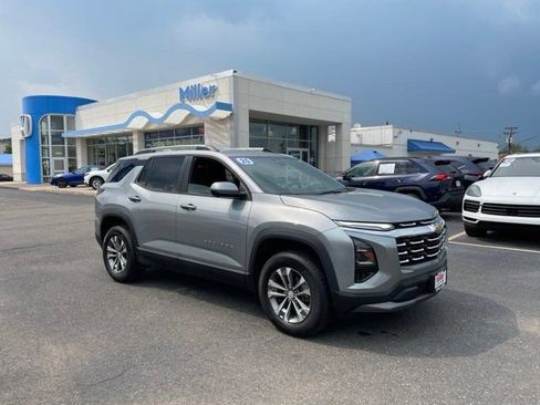Used 2025 Chevrolet Equinox LT w/ Convenience Package II AWD/4WD image 2