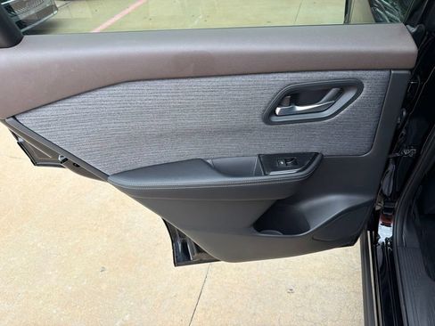 Used 2023 Nissan Rogue SV AWD/4WD image 14