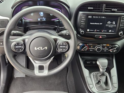 Used 2023 Kia Soul LX image 10