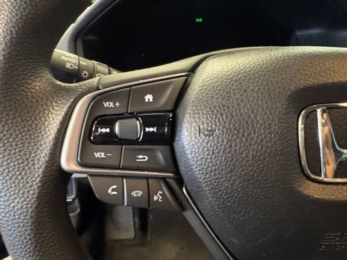 Used 2018 Honda Accord EX image 10