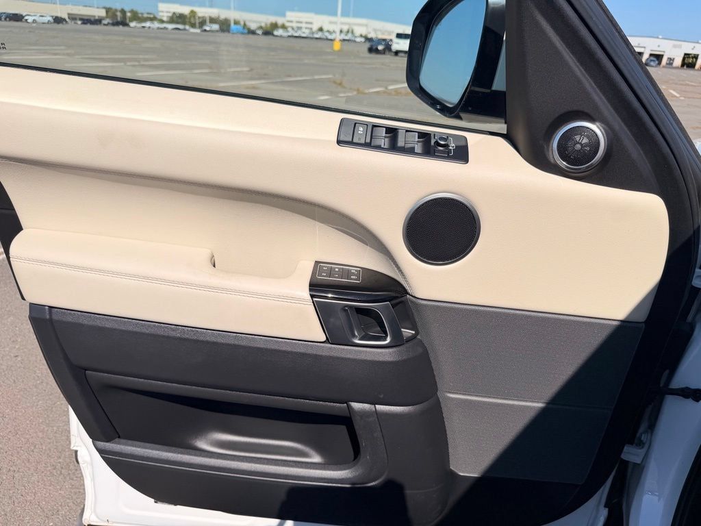 Used 2017 Land Rover Range Rover Sport HSE AWD/4WD image 9