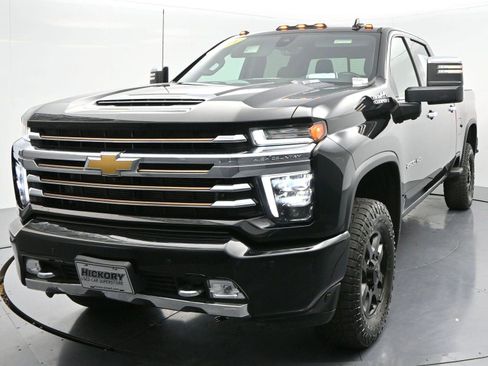 Used 2021 Chevrolet Silverado 2500 High Country w/ Technology Package image 3
