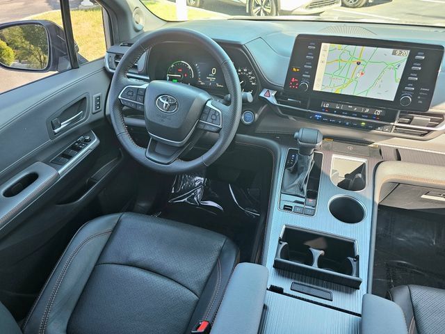 Used 2024 Toyota Sienna XSE w/ XSE Premium Package FWD image 30