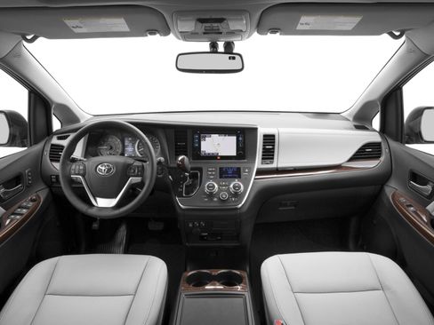 Used 2016 Toyota Sienna XLE FWD image 5
