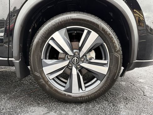 Used 2024 Nissan Rogue SL w/ SL Premium Package image 12