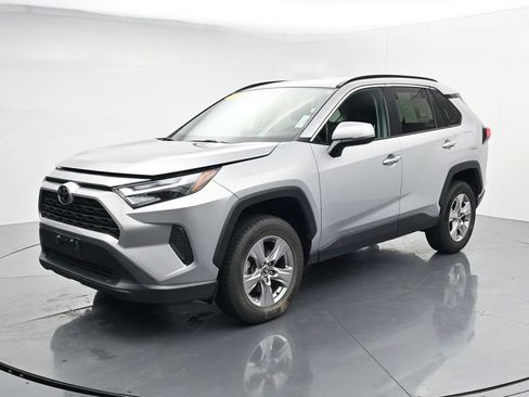 Used 2024 Toyota RAV4 XLE AWD/4WD image 4