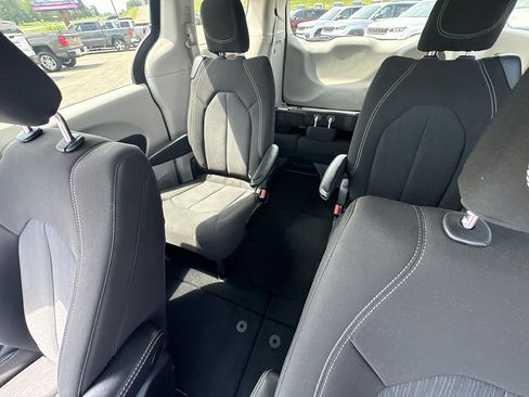 Used 2023 Chrysler Voyager LX FWD image 33