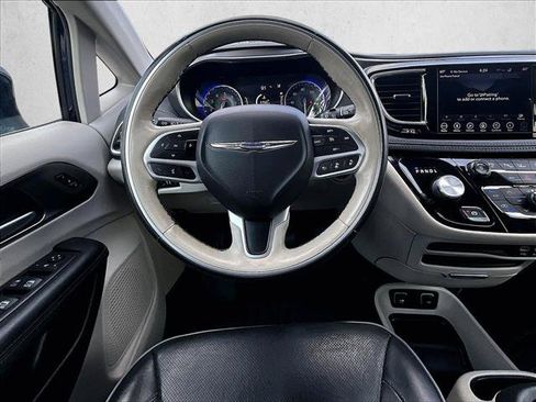 Used 2018 Chrysler Pacifica Limited w/ Advanced Safetytec Group FWD image 7
