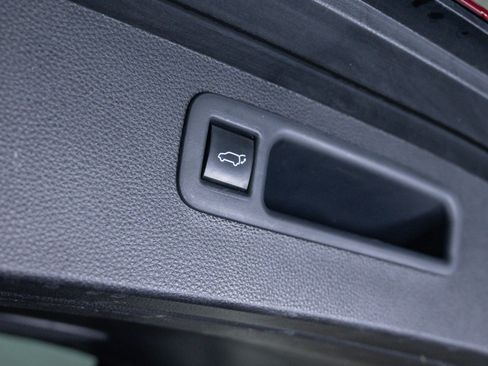 Used 2021 Toyota Highlander Limited image 9