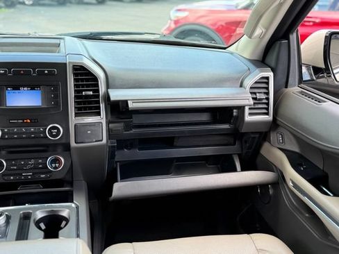 Used 2018 Ford Expedition XLT w/ Equipment Group 201A AWD/4WD image 31