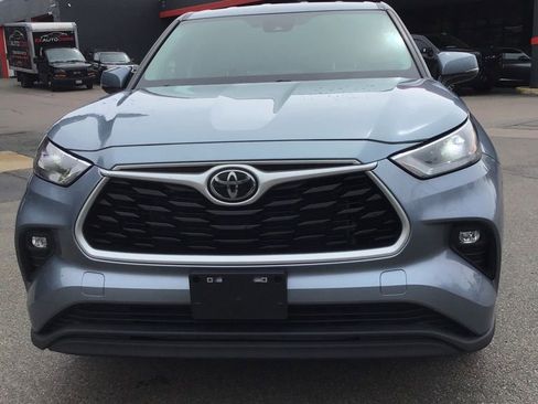 Used 2023 Toyota Highlander LE image 2