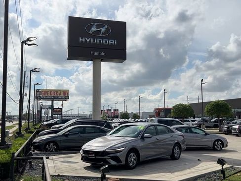 Certified 2025 Hyundai Elantra SE image 42