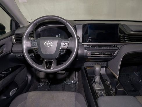 Used 2025 Toyota Camry LE w/ Convenience Package image 6