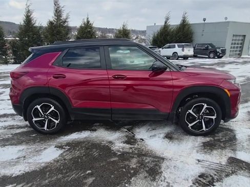 Used 2021 Chevrolet TrailBlazer RS w/ Sun and Liftgate Package image 2