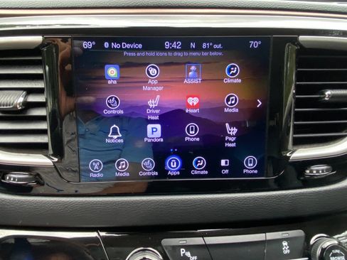 Used 2017 Chrysler Pacifica Touring-L FWD image 31