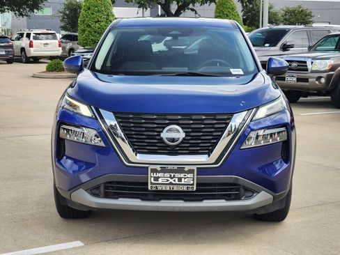 Used 2022 Nissan Rogue SV FWD image 2