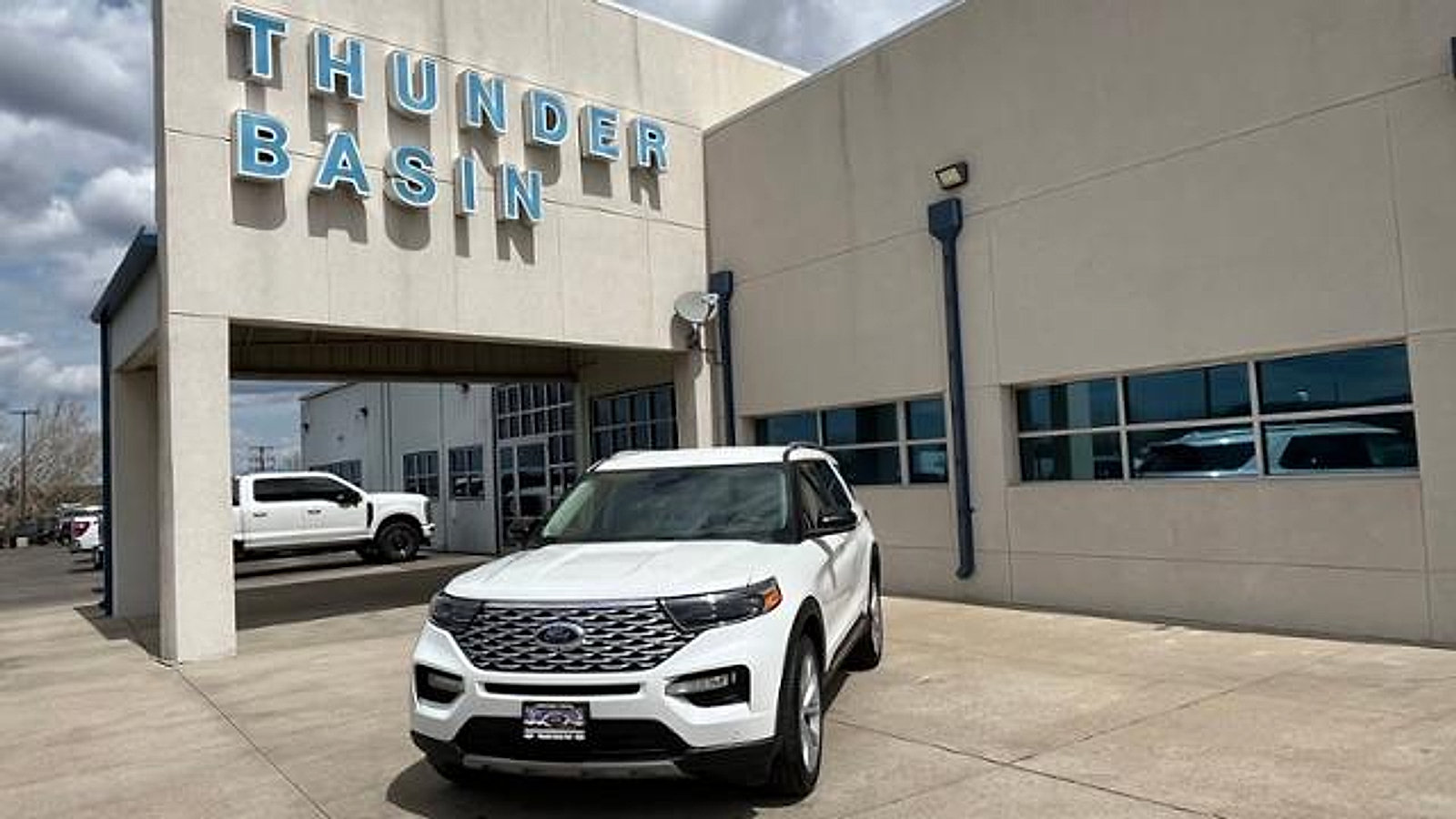Used 2023 Ford Explorer Platinum w/ Technology Package AWD/4WD image 1