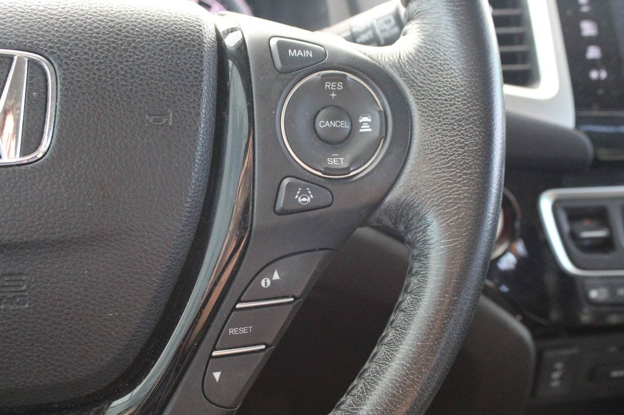 Used 2017 Honda Pilot Touring image 14