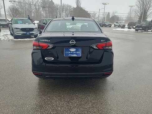 Used 2023 Nissan Versa SV image 4