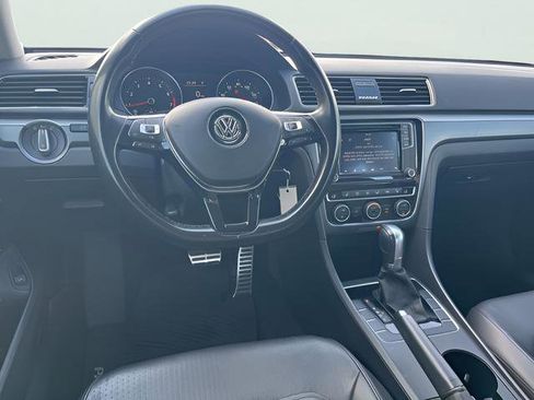 Used 2018 Volkswagen Passat 2.0T R-Line FWD image 16