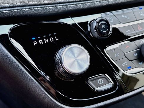 New 2027 Chrysler Pacifica Select AWD/4WD image 22