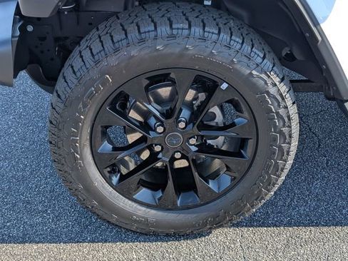 Used 2025 Jeep Wrangler Unlimited Sahara AWD/4WD image 13
