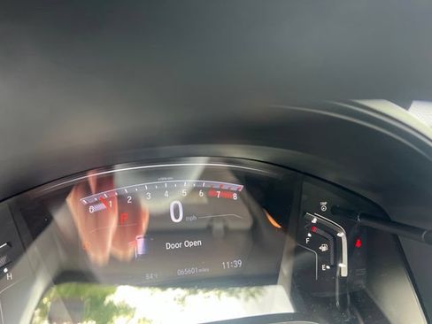 Used 2021 Honda CR-V LX image 1