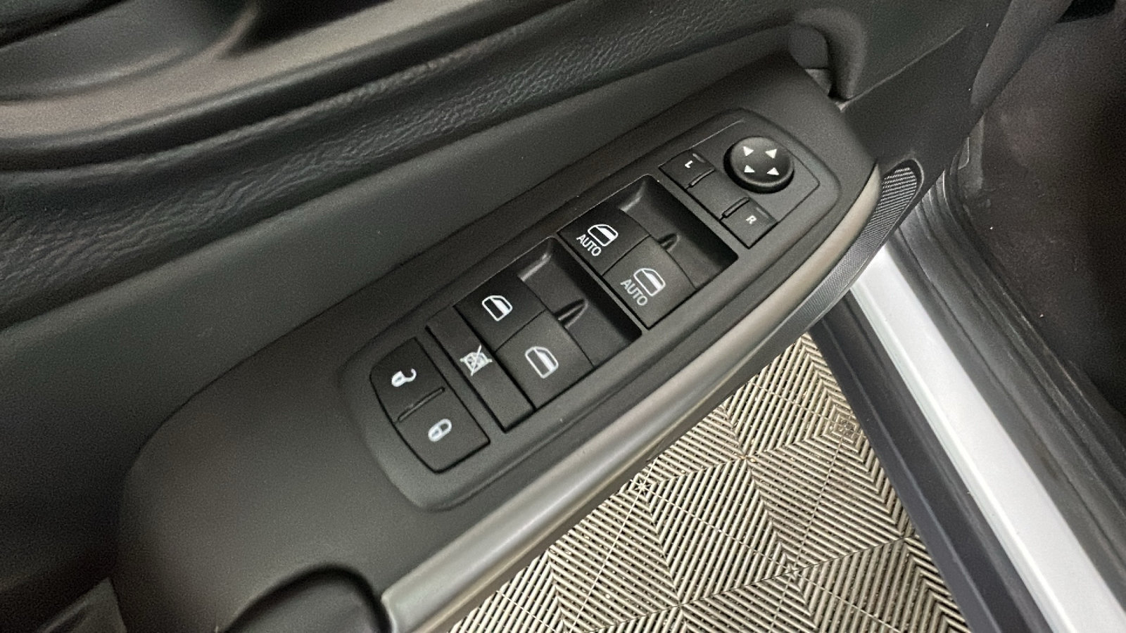 Used 2021 Jeep Cherokee Latitude Lux w/ Sun & Sound Group AWD/4WD image 12
