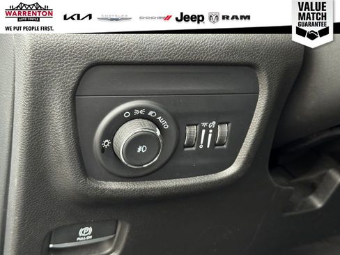 Used 2024 Jeep Grand Cherokee Limited image 20