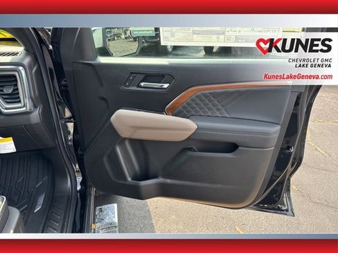 New 2025 GMC Canyon Denali image 18