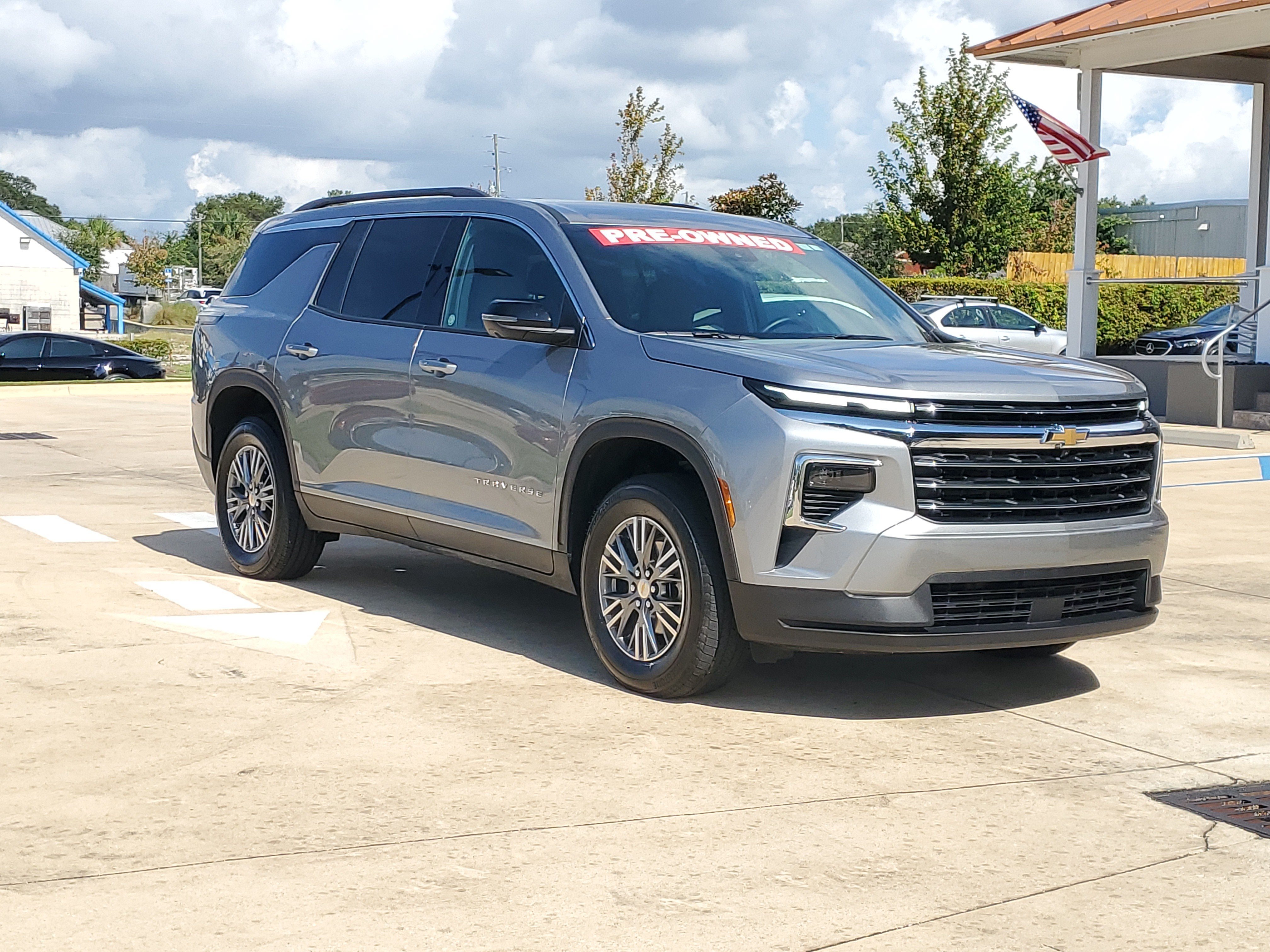 Used 2026 Chevrolet Traverse LT w/ Driver Confidence Package FWD image 8