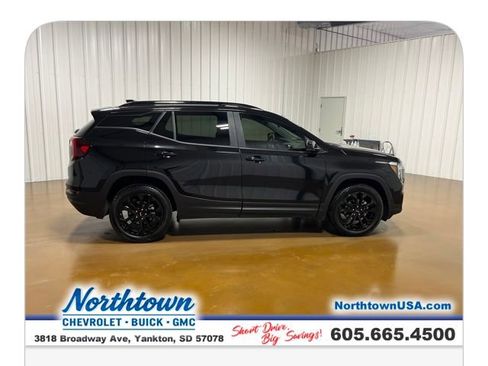 Used 2022 GMC Terrain SLE w/ Elevation Edition image 7