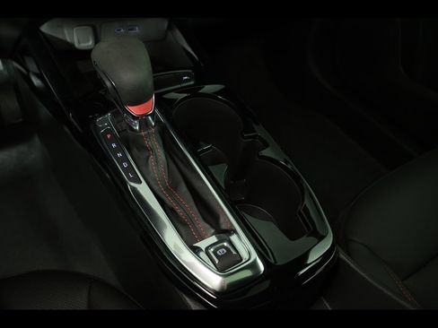 Used 2024 Chevrolet Trax RS w/ Sunroof Package image 24