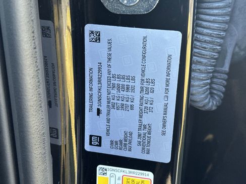 Used 2024 Chevrolet Suburban Premier w/ Advanced Technology Package image 37