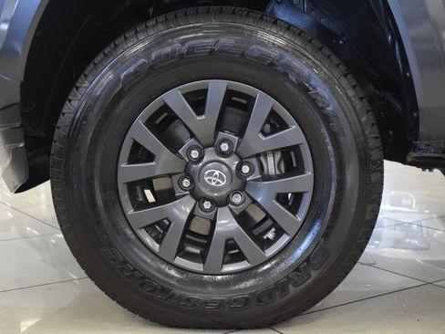 Used 2020 Toyota Tacoma SR5 image 17