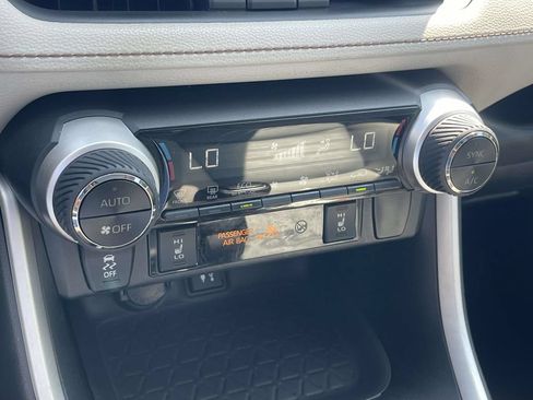 Used 2019 Toyota RAV4 XLE Premium w/ Cold Weather Package FWD image 28