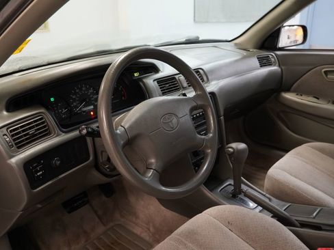 Used 2000 Toyota Camry LE FWD image 6