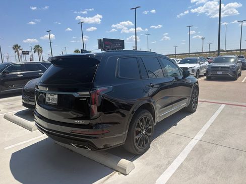 Used 2022 Cadillac XT6 Sport w/ Technology Package AWD/4WD image 5