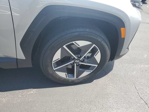 Certified 2025 Hyundai Tucson SEL AWD/4WD image 5