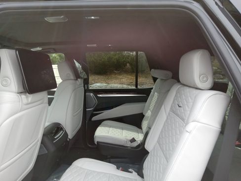 New 2026 Cadillac Escalade Platinum Sport w/ LPO, ONYX Package image 25