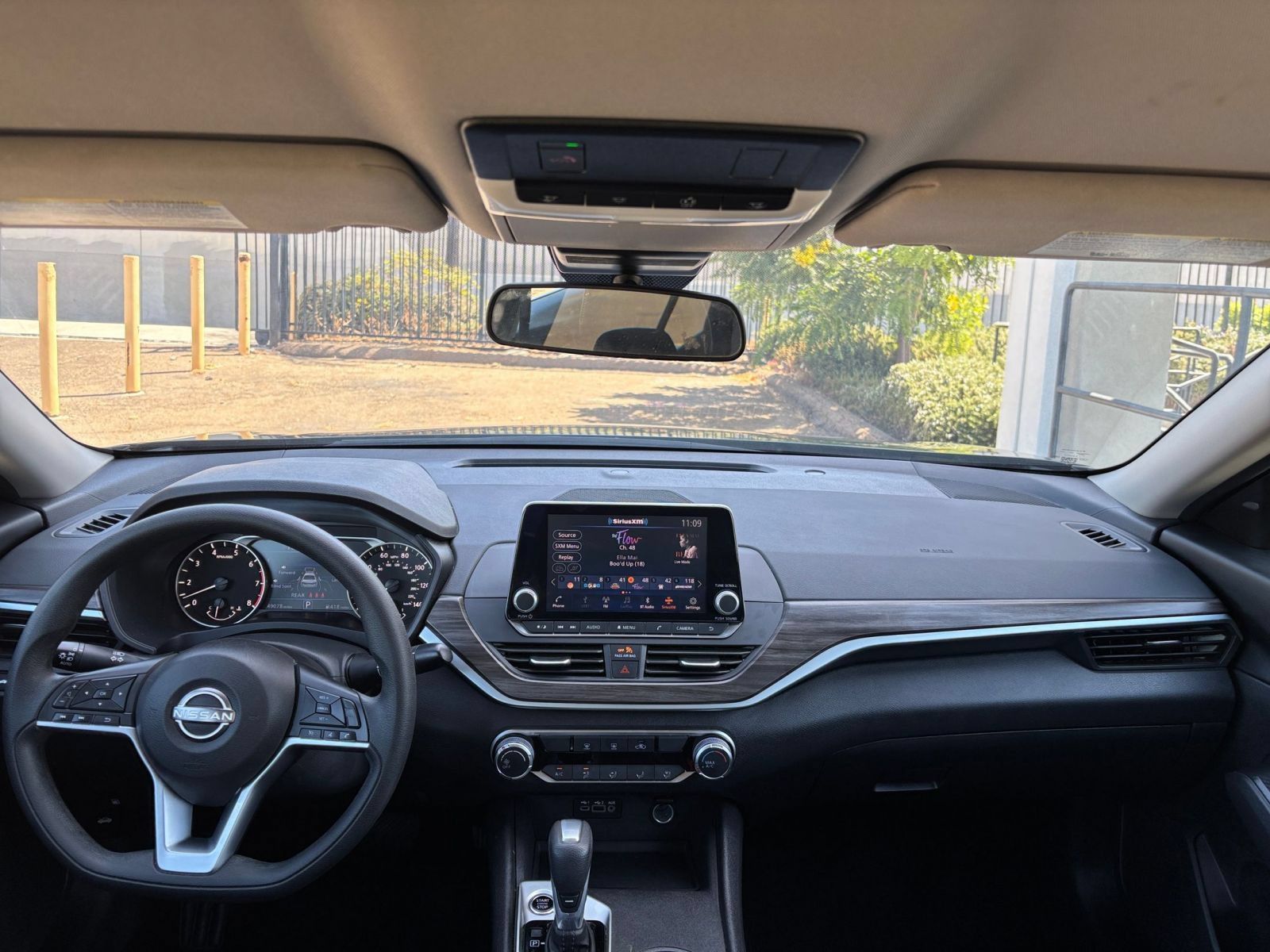 Used 2025 Nissan Altima 2.5 SV FWD image 32