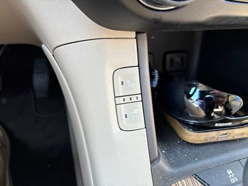Used 2017 GMC Acadia Denali w/ Technology Package FWD image 8
