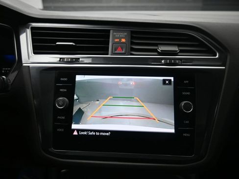 Used 2022 Volkswagen Tiguan SE image 12