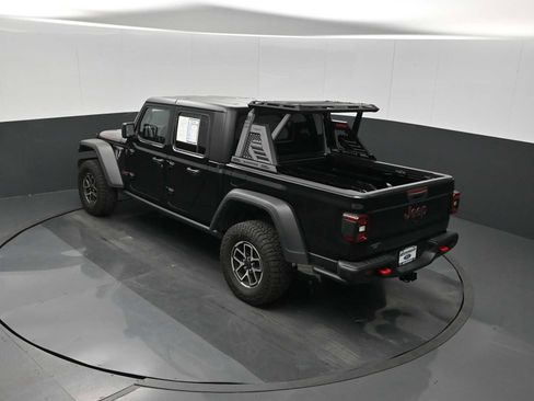 Used 2024 Jeep Gladiator Rubicon w/ Convenience Group AWD/4WD image 19