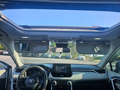 Used 2021 Toyota RAV4 XLE w/ Convenience Package FWD image 21