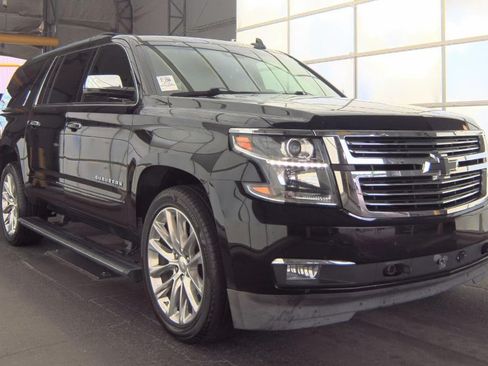 Used 2019 Chevrolet Suburban Premier w/ Premier Plus Edition AWD/4WD image 2