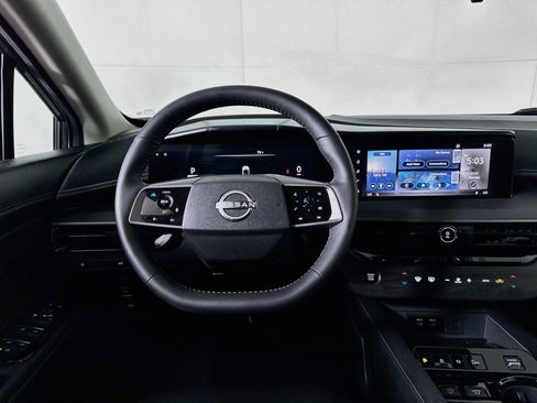Used 2025 Nissan Murano SV AWD/4WD image 17