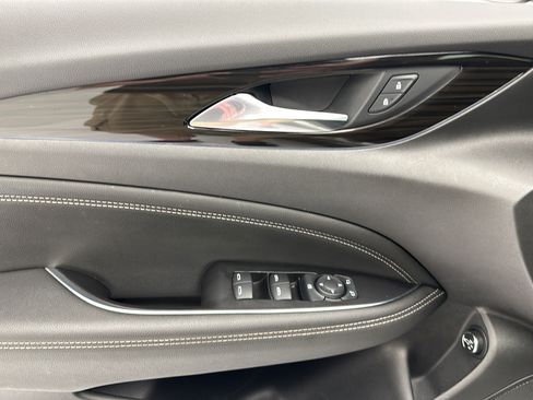 Used 2018 Buick Regal Essence w/ Driver Confidence Package #1 AWD/4WD image 12