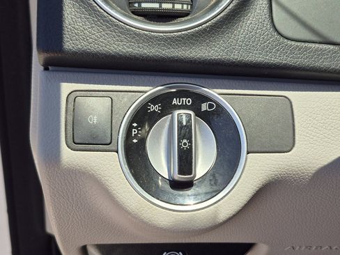 Used 2013 Mercedes-Benz C 250 Sedan image 32