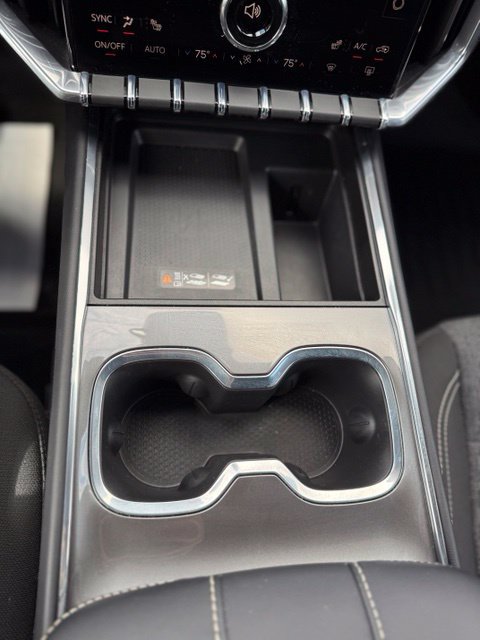 Used 2025 GMC Acadia Elevation FWD image 12